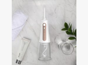 So reinigen Sie Ihre Zähne zu Hause